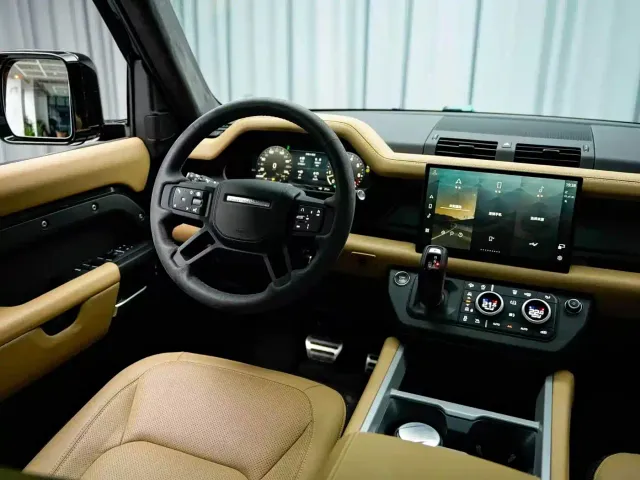 Land Rover Defender — Фото автомобиля 12