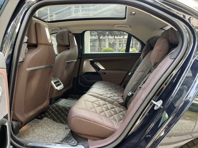 BMW 7 Series — Фото автомобиля 9