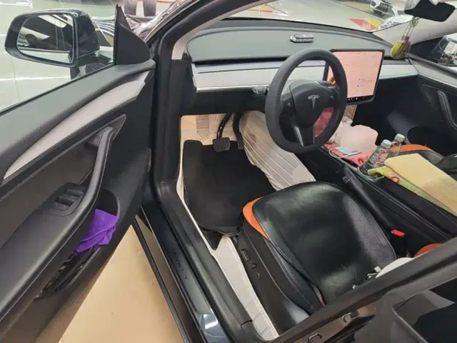Tesla Model Y — Фото автомобиля 15