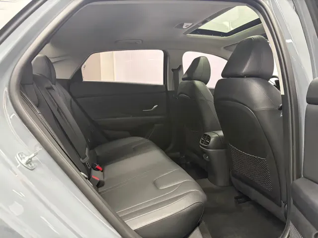 Hyundai Elantra — Фото автомобиля 14