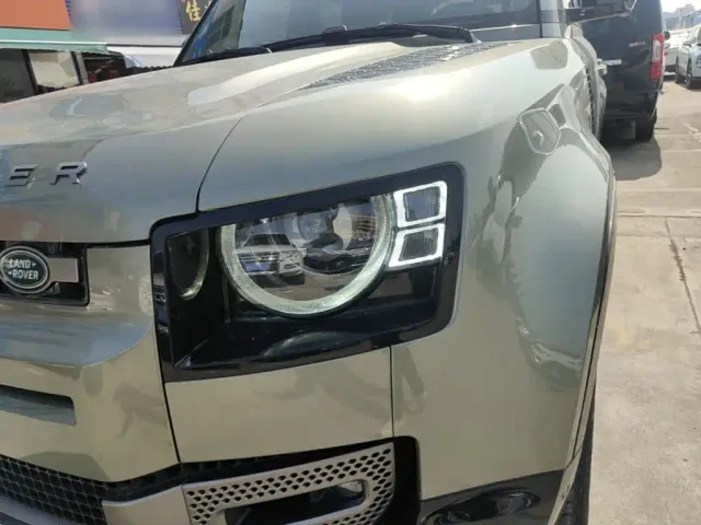 Land Rover Defender — Фото автомобиля 23