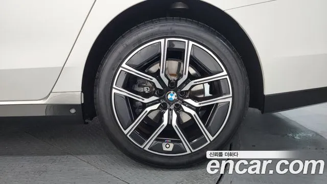 BMW 7-Series 7 серия (G70) 740i xDrive M Sport — Фото автомобиля 5