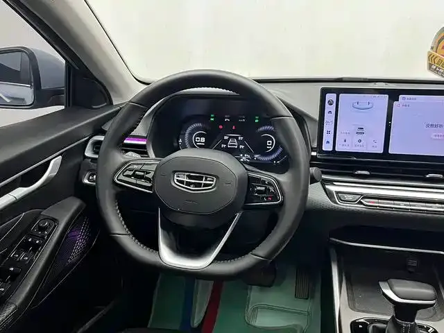 Geely Emgrand — Фото автомобиля 10