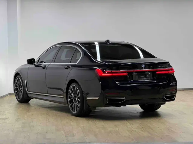 BMW 7 Series — Фото автомобиля 14
