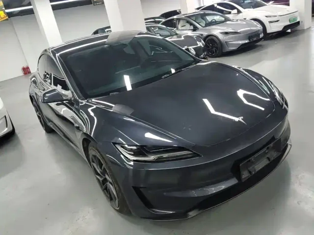 Tesla Model 3 — Фото автомобиля 3