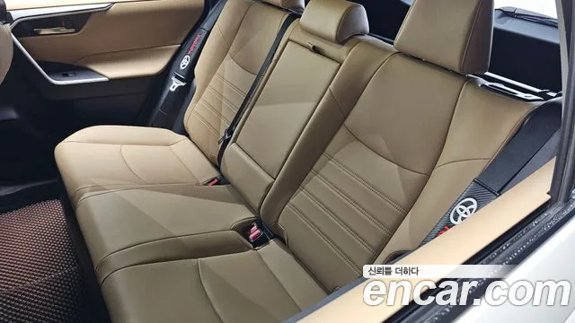 Toyota RAV4 — Фото автомобиля 7