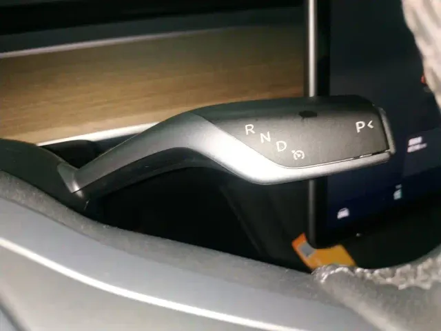 Tesla Model Y — Фото автомобиля 13
