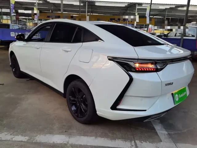 Dongfeng Yixuan — Фото автомобиля 4