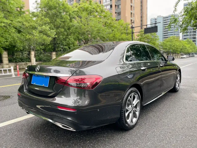 Mercedes-Benz E-Class — Фото автомобиля 7