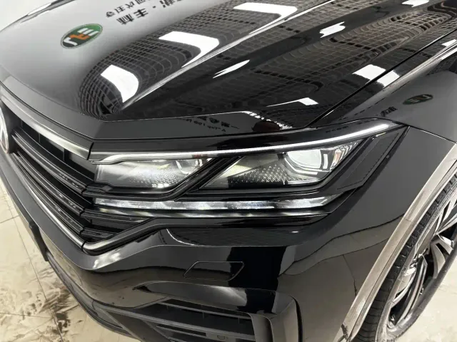 Volkswagen Touareg — Фото автомобиля 8