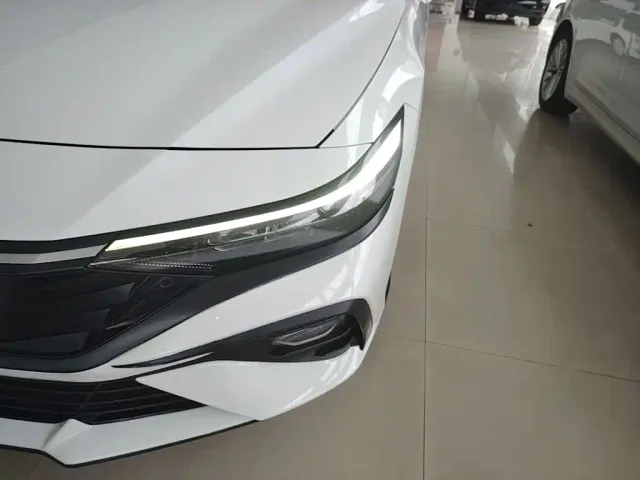 Hyundai Elantra — Фото автомобиля 23