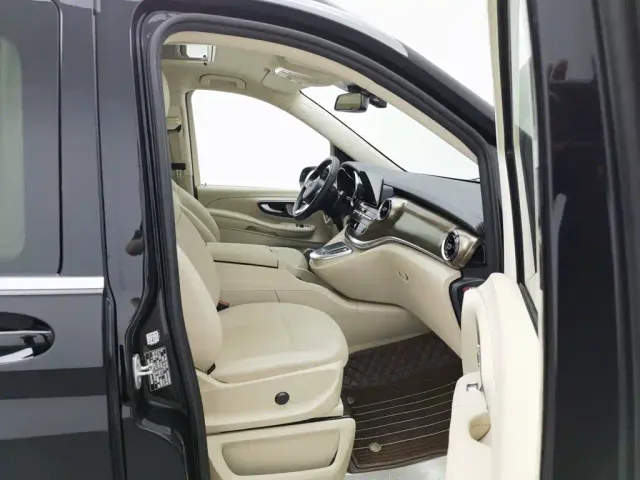 Mercedes-Benz V-Class — Фото автомобиля 23