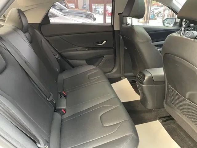 Hyundai Elantra — Фото автомобиля 21