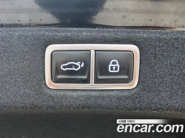 Hyundai Grandeur Grandeur (GN7) 2.5 Бензин 2WD — Фото автомобиля 18