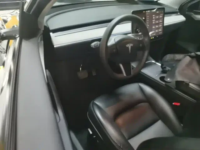 Tesla Model Y — Фото автомобиля 20