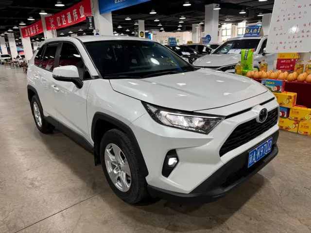 Toyota RAV4 — Фото автомобиля 3