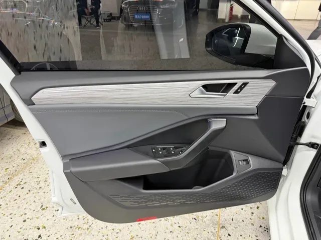 Volkswagen Sagitar — Фото автомобиля 7