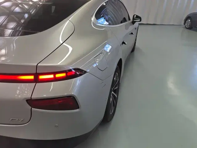Xpeng P7 — Фото автомобиля 7