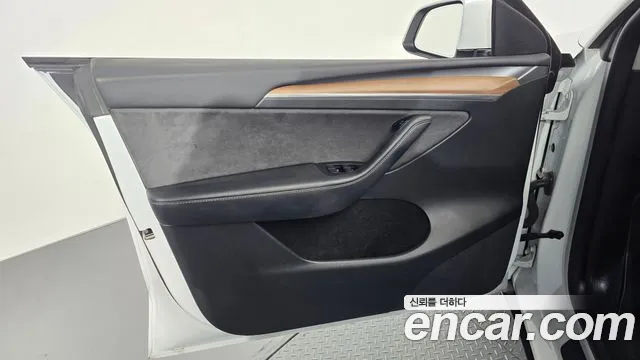 Tesla Model Y — Фото автомобиля 13