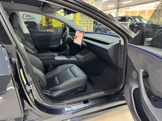 Tesla Model 3 — Фото автомобиля 6