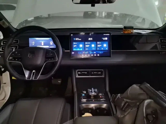 BYD Qin L — Фото автомобиля 9