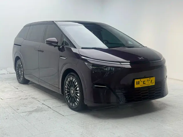 Xpeng X9 — Фото автомобиля 3
