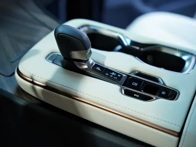 Lexus LM — Фото автомобиля 24
