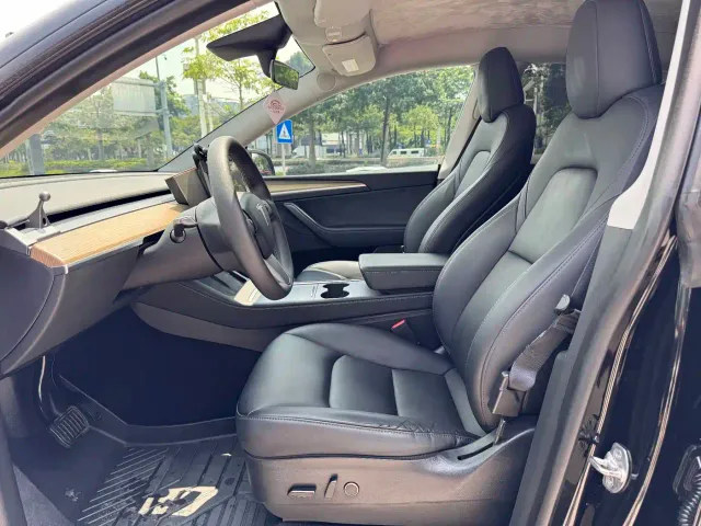 Tesla Model Y — Фото автомобиля 5