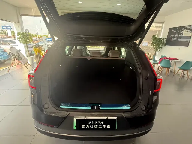 Volvo XC70 Plug-in Hybrid — Фото автомобиля 10