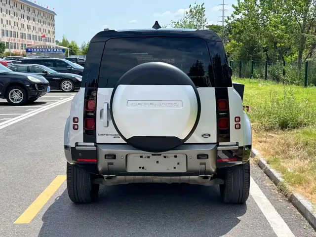 Land Rover Defender — Фото автомобиля 5