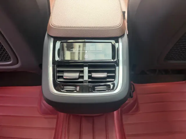 Volvo XC90 — Фото автомобиля 9