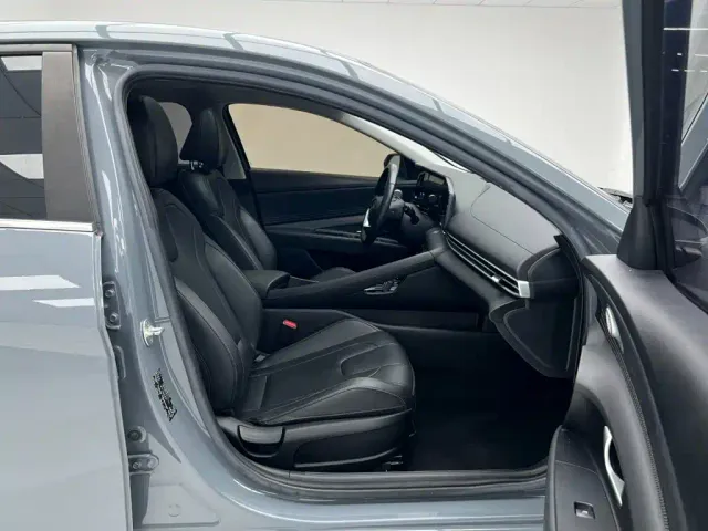 Hyundai Elantra — Фото автомобиля 8