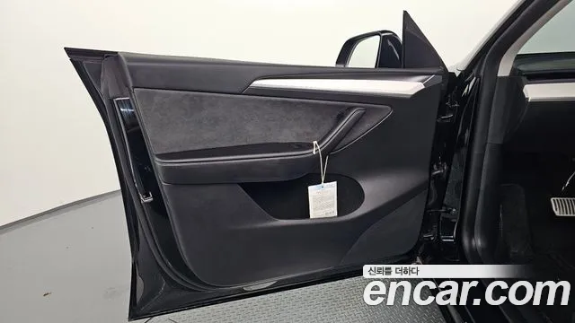 Tesla Model Y — Фото автомобиля 22