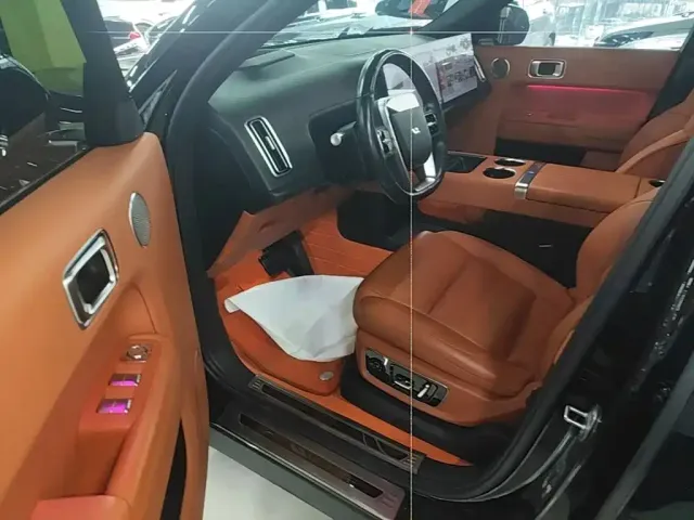 Li Auto L8 — Фото автомобиля 15