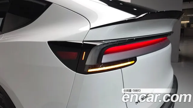 Tesla Model Y — Фото автомобиля 20
