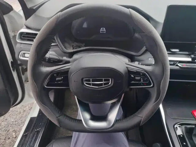 Geely Emgrand — Фото автомобиля 15