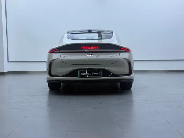 IM Motors L6 — Фото автомобиля 5