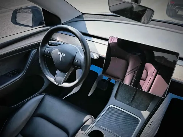 Tesla Model Y — Фото автомобиля 5