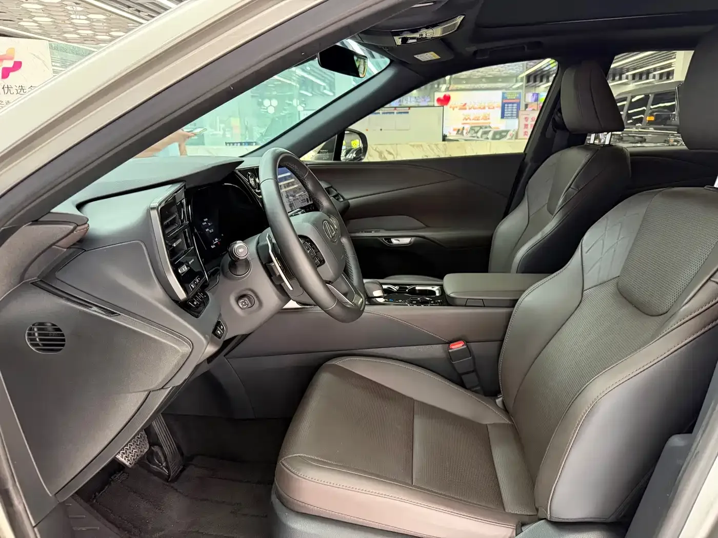 Lexus Lexus RX 2025 350h 4WD Premium Edition — Фото автомобиля 5