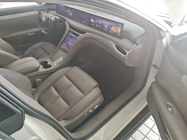 IM Motors L6 — Фото автомобиля 8
