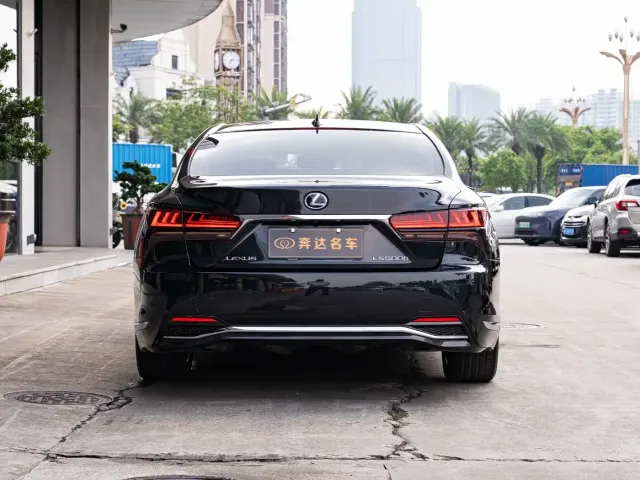 Lexus LS — Фото автомобиля 5