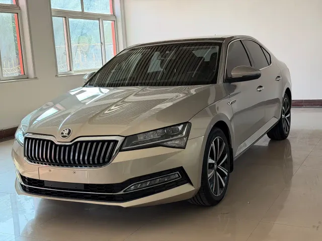 Skoda Superb — Фото автомобиля 4
