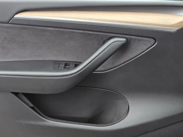 Tesla Model Y — Фото автомобиля 9