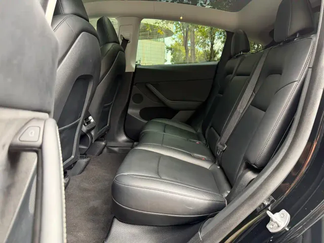Tesla Model Y — Фото автомобиля 11