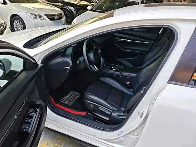 Mazda Axela — Фото автомобиля 15