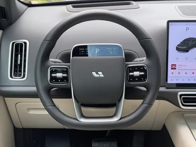 Li Auto L7 — Фото автомобиля 14