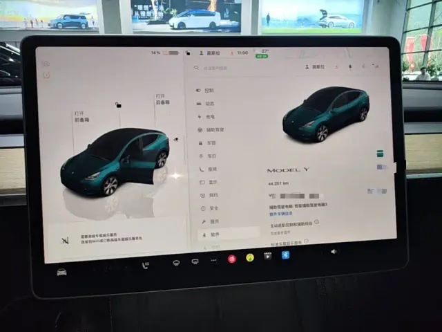 Tesla Model Y — Фото автомобиля 11