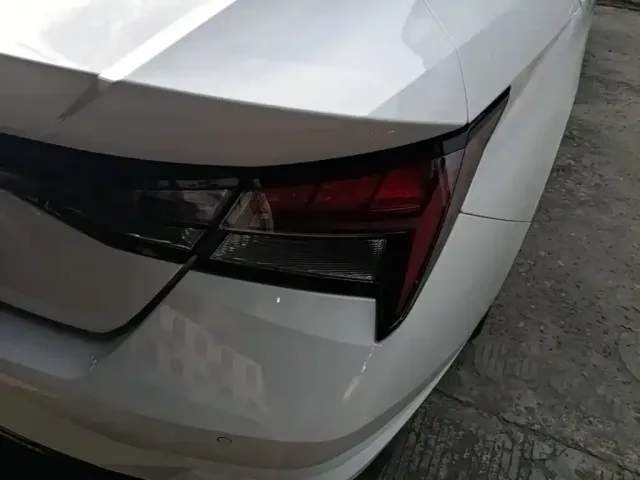 Hyundai Elantra 2022 1.5L CVT LUX Premium Edition — Фото автомобиля 7