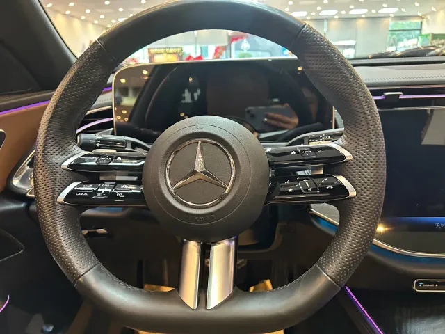 Mercedes-Benz E-Class — Фото автомобиля 11
