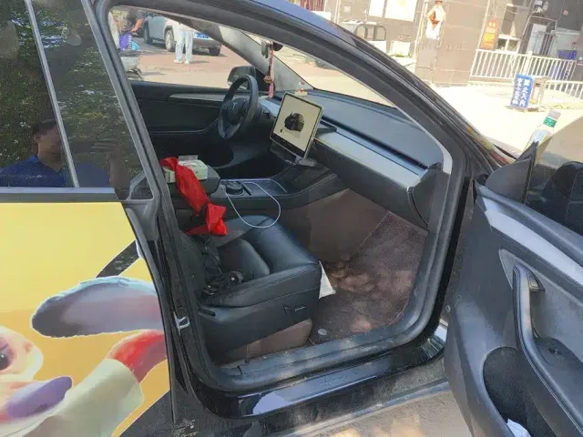 Tesla Model Y — Фото автомобиля 8